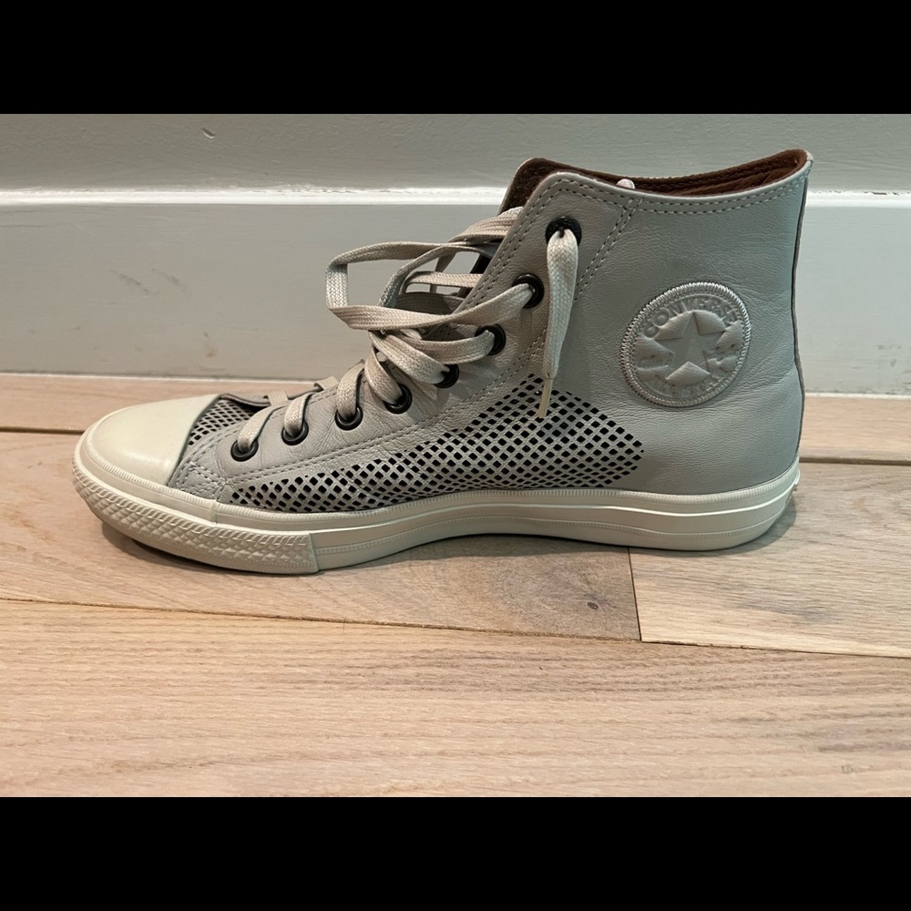 CHUCK TAYLOR high top- NEW SIZE 10.5